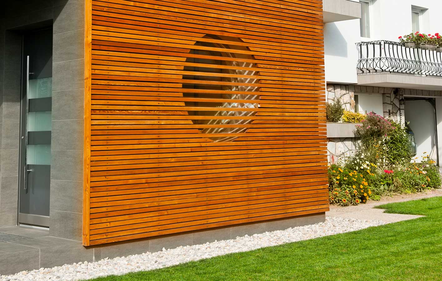 Schützen Sie Ihre Fassade vor Schimmel moderne Fassadenverkleidung aus Holz - Rhombusfassade