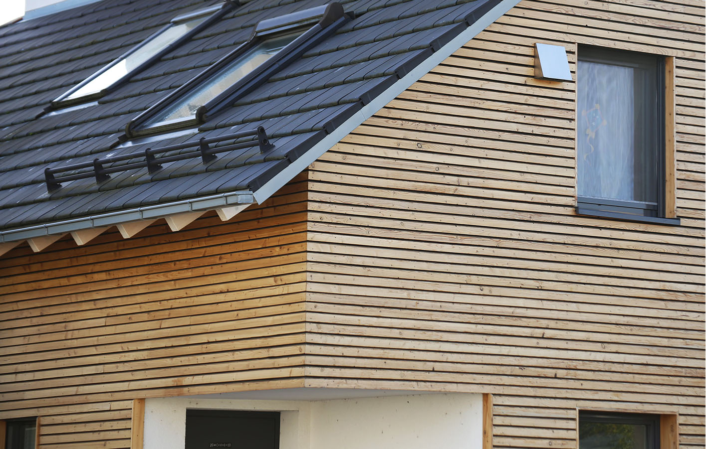 Rhombusleisten sind die moderne Art der Holzverkleidung Rhombus leisten an modernem Haus